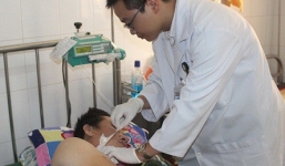 Nam thanh niên bị cướp cứa cổ lấy dây chuyền vàng