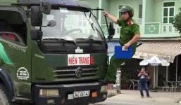 Công an Hải Phòng thông tin vụ cảnh sát đu cần gạt nước xe tải