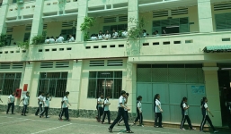 Cha mẹ nam sinh nhảy lầu tự tử: “Ai cũng muốn con cái học tốt'