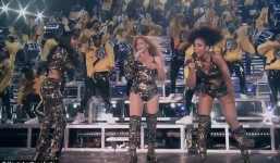 Nhảy hăng tới... tụt cả đồ là có thật: Beyoncé bị bộ trang phục 'phản chủ' tới 2 lần trên sân khấu Coachella 2018