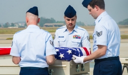 Việt Nam bàn giao 3 bộ hài cốt lính Mỹ mất tích trong chiến tranh về nước