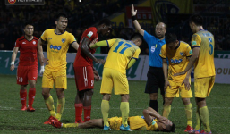 Đội bóng của Công Vinh nhận tới 15 thẻ vàng, HLV Miura nói gì?