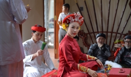 Vợ ca sĩ Việt Hoàn phát hành MV “Chiều phủ Tây Hồ” phiên bản hầu đồng