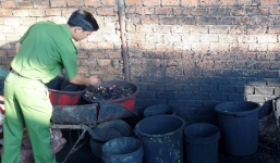 Nguyên Phó Viện trưởng Viện Khoa học hình sự: Cần xử lý thích đáng kẻ dùng pin để nhuộm đen cà phê