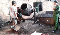 Vụ 3 tấn cà phê tẩm nhuộm chất độc từ các cục pin: Chủ xưởng sản xuất khai gì?