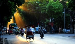 Dự báo thời tiết 18/4: Miền Bắc tăng nhiệt, Nam Bộ mưa trái mùa