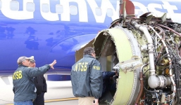 Máy bay bị nổ động cơ ở độ cao hơn 9.700m, nữ phi công anh hùng bình tĩnh hạ cánh, cứu sống hơn 100 người