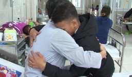 Nam sinh đâm thầy giáo vì bị yêu cầu xóa hình xăm đôi môi ra trình diện