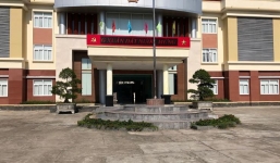 Phó Chủ tịch huyện 'tát' nhân viên gửi đơn khiếu nại lên cấp trên, không đồng tình với hình thức kỷ luật