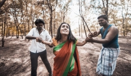 Cha cầm thú “tặng” con gái cho bạn già rồi cùng nhau cưỡng hiếp tập thể suốt 18 giờ