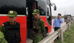 Xe chở khách bị ném đá trên cao tốc Hà Nội – Bắc Giang, nhiều người bị thương