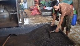 Mới nhất vụ cà phê nhuộm than pin: Phát hiện cà phê bột không có… cà phê 