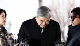 Hậu bê bối hất nước vào mặt nhân viên khiến người dân Hàn Quốc phẫn nộ, con gái chủ tịch Korean Air từ chức