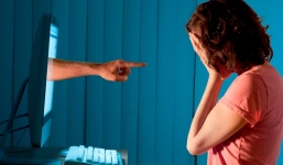 Xúc phạm đồng nghiệp trên facebook, thầy giáo phải xin lỗi và bồi thường 20 triệu đồng