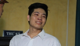 Nam thanh niên đâm người yêu 22 nhát dao khóc nức nở khi lãnh án tử hình