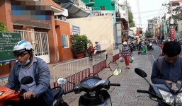 Vụ giáo viên bị nghi cho học sinh ngậm dép: Mới để dép trên bàn, dọa cho ngậm