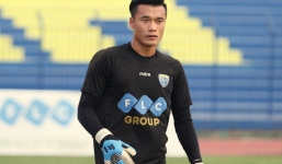 Thủ môn Bùi Tiến Dũng nhận 'trừng phạt' vì chạy sô quảng cáo