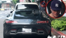 Tậu siêu xe mới trị giá hàng tỷ, Hoắc Kiến Hoa lộ khoảnh khắc 'quê độ' khi chưa quen mở cửa xe