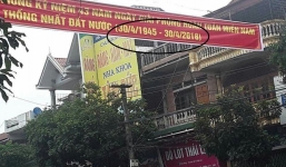 Gỡ băng rôn in sai năm... giải phóng miền Nam