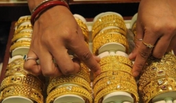 Giá vàng ngày 26/4: Tụt giảm khi đồng USD tăng vọt