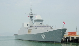 Tàu khu trục tên lửa Hải quân Singapore cập cảng Tiên Sa
