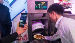 Kĩ sư Trung Quốc tạo ra con robot thông minh biết nấu ăn vì vợ ông cằn nhằn hơi nhiều