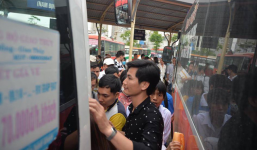Hà Nội: Xe khách bị hạ tải do nhồi nhét vẫn tiếp tục bắt khách ngoài bến