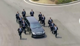 Đội mật vụ bí ẩn tháp tùng ông Kim Jong-un: 1 phút hạ được 8 người trong phạm vi 100m