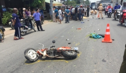 Va chạm với xe tải, nữ sinh vên chết thảm dưới bánh xe