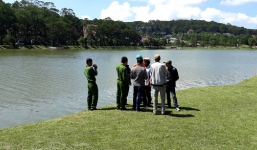 Tá hỏa phát hiện thi thể người đàn ông nổi ở hồ Xuân Hương