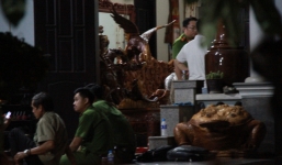 Khám xét khẩn cấp nhà riêng trùm gỗ lậu Phượng 'râu' ở Đắk Nông