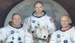 Bức điếu văn chưa bao giờ được tiết lộ trong câu chuyện tàu Apollo 11 huyền thoại hạ cánh xuống mặt trăng