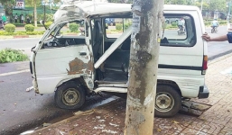 Ôtô tông vào trụ điện ở Đắk Lắk, tài xế tử vong trong cabin