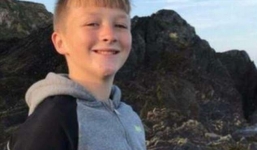 Mẹ chết lặng khi phát hiện sự thật đằng sau dấu tay in hằn trên lưng con trai