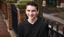 Khi cậu bé 14 tuổi liệt toàn thân vì rơi từ cây cao xuống, chẳng ai ngờ 45 ngày sau phép màu đã xảy ra