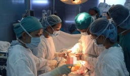 Nghe lời cò đi mổ ung thư buồng trứng 'chui', bà mẹ trẻ 2 con phải đánh đổi bằng mạng sống của chính mình