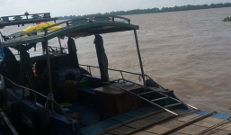 Tìm thấy thi thể người lái đò nghi bị giết, cướp tài sản trên sông Tiền