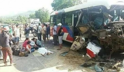 Xe khách va chạm kinh hoàng với xe tải ngày nghỉ lễ 1/5, 2 trẻ nhỏ thiệt mạng, 2 người nguy kịch