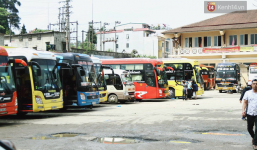 Kết thúc kỳ nghỉ lễ tại Sapa, khách du lịch rồng rắn kéo nhau trở về miền xuôi