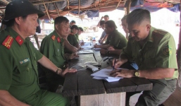 Vụ bắt trùm gỗ Phượng “râu”: Tạm đình chỉ công tác 4 cán bộ biên phòng