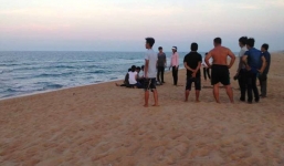 Quảng Ngãi: Rủ nhau tắm biển khiến 2 học sinh tử vong
