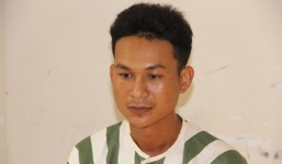 Chém tử vong vợ hờ trước mặt con gái rồi bế bé ra kêu cứu