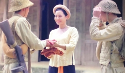  Sao mai Lương Nguyệt Anh hoá thôn nữ đón “Bộ đội về làng” mừng chiến thắng Điện Biên Phủ 