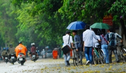 Ngày mai miền Bắc mưa dông, chấm dứt nắng nóng đỉnh điểm