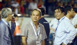 Bầu Đức đòi kiện treo còi vĩnh viễn trọng tài thổi phạt đền HAGL