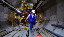 Cận cảnh đường hầm metro dưới lòng đất Sài Gòn - nơi không thể phân biệt ngày và đêm