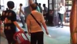Nhóm khách Trung Quốc cầm dao dọa nhân viên nhà hàng sau bữa ăn tối