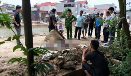 Phát hiện thi thể cô gái đang phân hủy dưới ao