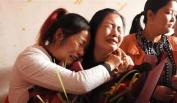 Bé gái 7 tuổi bị bắt cóc rồi đánh đập và cuộc đoàn tụ đẫm nước mắt sau 21 năm