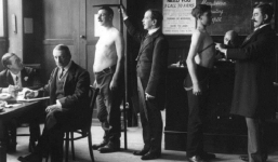 Câu chuyện kỳ lạ của người đàn ông sinh ra là người lùn nhưng đến khi chết đi lại trong hình hài người khổng lồ